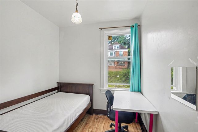 1045 Flemington St, Greenfield, PA 15217