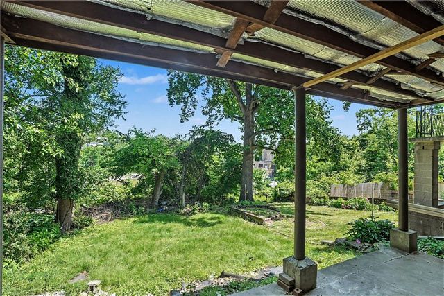 1045 Flemington St, Greenfield, PA 15217