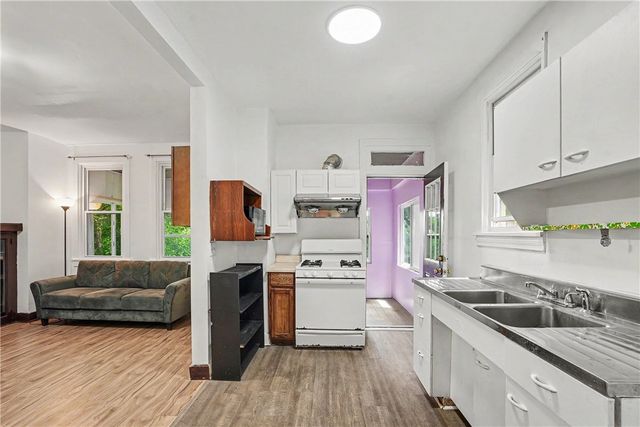 1045 Flemington St, Greenfield, PA 15217