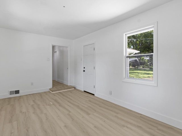 10000 W Green Tree ROAD, Milwaukee, WI 53224