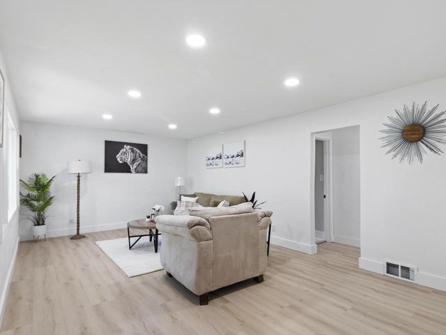 10000 W Green Tree ROAD, Milwaukee, WI 53224