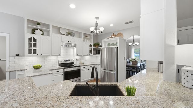 405 Pinnacle Pkwy, New Braunfels, TX 78132