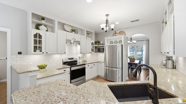 405 Pinnacle Pkwy, New Braunfels, TX 78132