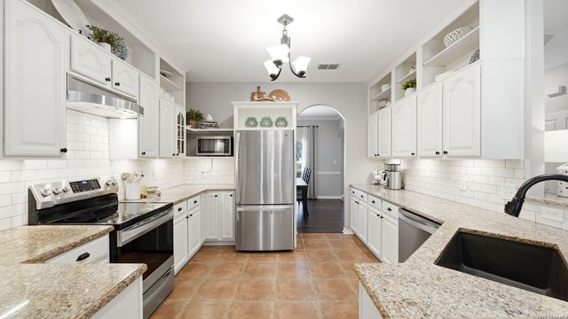 405 Pinnacle Pkwy, New Braunfels, TX 78132