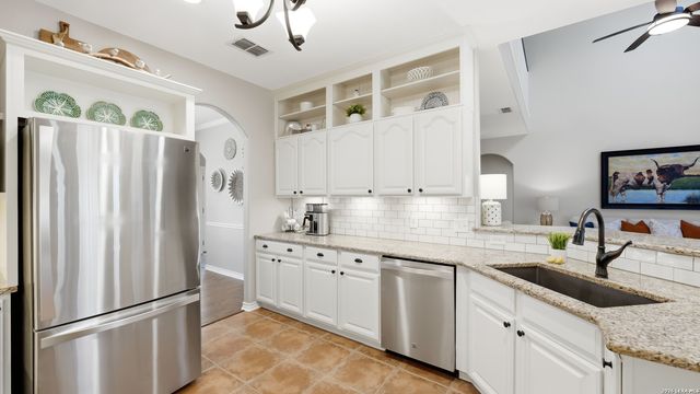 405 Pinnacle Pkwy, New Braunfels, TX 78132