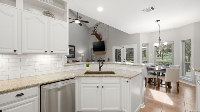 405 Pinnacle Pkwy, New Braunfels, TX 78132