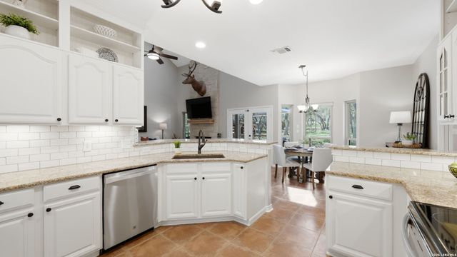 405 Pinnacle Pkwy, New Braunfels, TX 78132