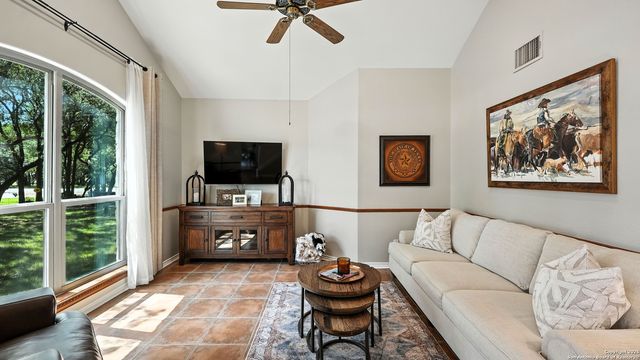 405 Pinnacle Pkwy, New Braunfels, TX 78132