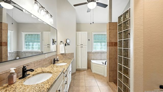 405 Pinnacle Pkwy, New Braunfels, TX 78132