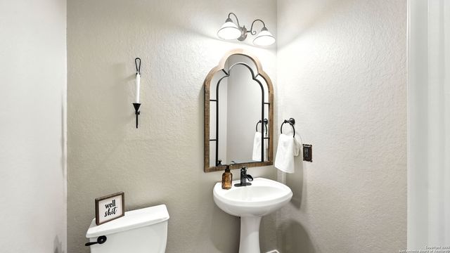 405 Pinnacle Pkwy, New Braunfels, TX 78132