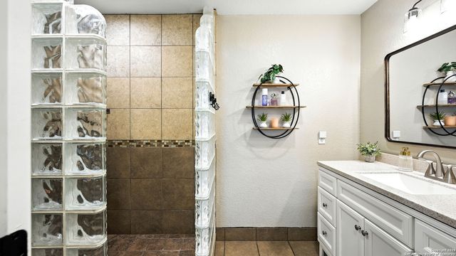 405 Pinnacle Pkwy, New Braunfels, TX 78132