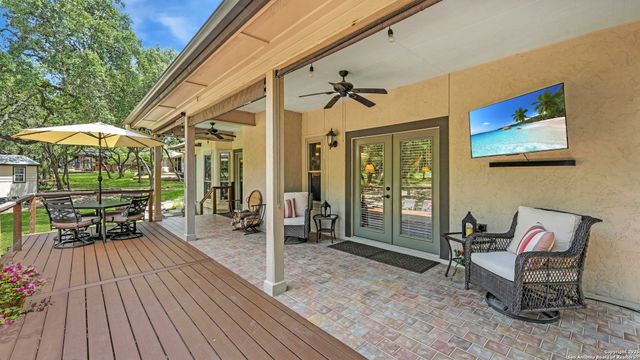 405 Pinnacle Pkwy, New Braunfels, TX 78132