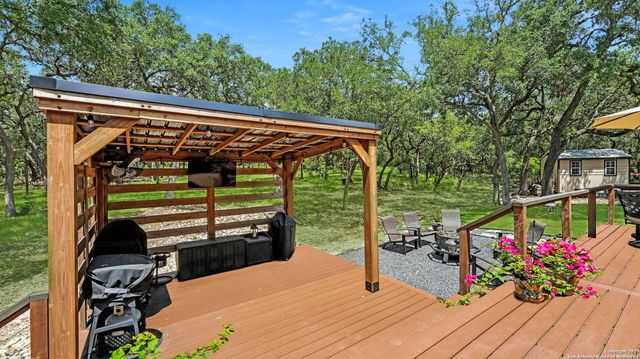 405 Pinnacle Pkwy, New Braunfels, TX 78132