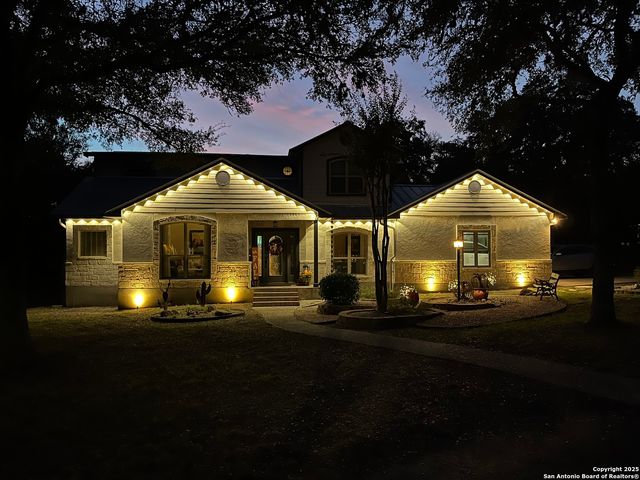 405 Pinnacle Pkwy, New Braunfels, TX 78132