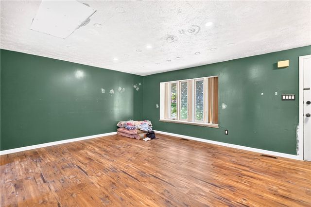 480 Hunting Creek Rd, North Strabane, PA 15317