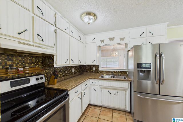 924 CRESTVIEW LANE, Adamsville, AL 35005