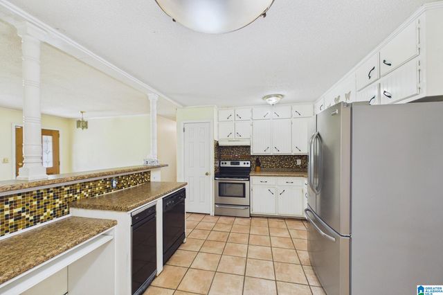 924 CRESTVIEW LANE, Adamsville, AL 35005