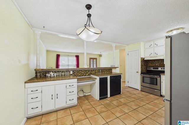 924 CRESTVIEW LANE, Adamsville, AL 35005
