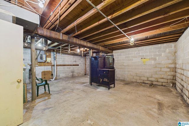924 CRESTVIEW LANE, Adamsville, AL 35005