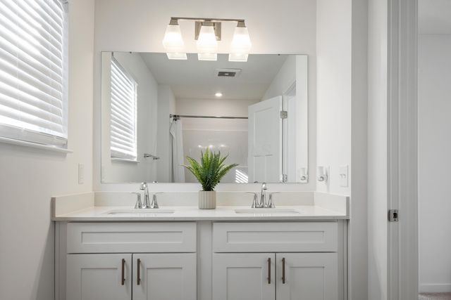 484 Creekside Drive, Commercial Point, OH 43116