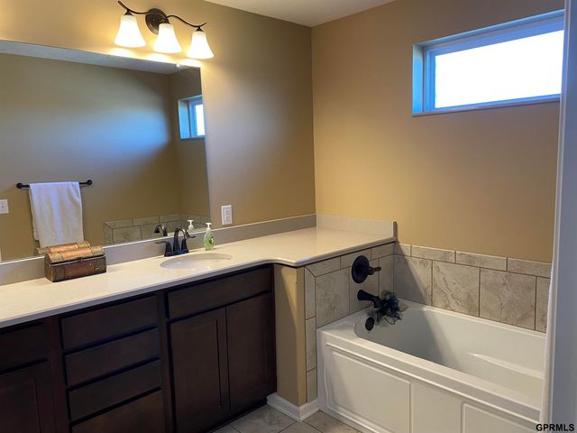 5031 N 209 Street, Elkhorn, NE 68022