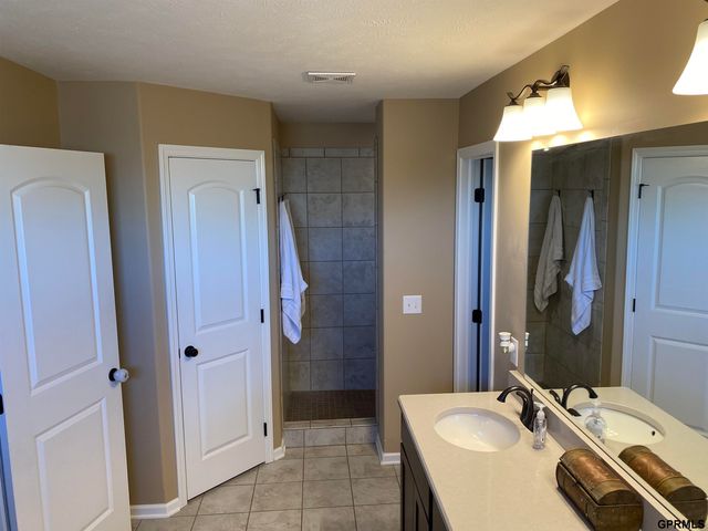 5031 N 209 Street, Elkhorn, NE 68022