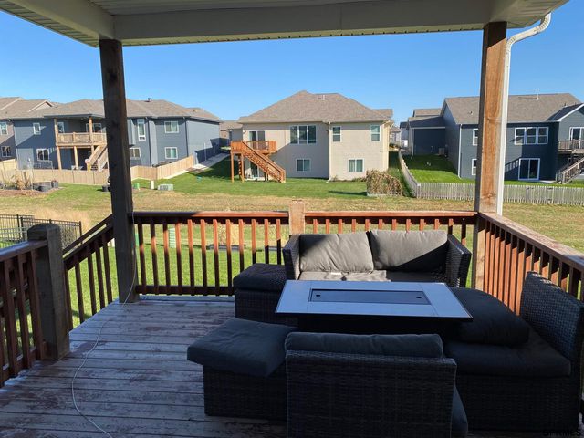 5031 N 209 Street, Elkhorn, NE 68022