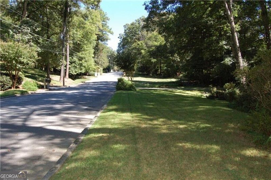 1054 Swathmore Drive NW, Atlanta, GA 30327 — photo 4