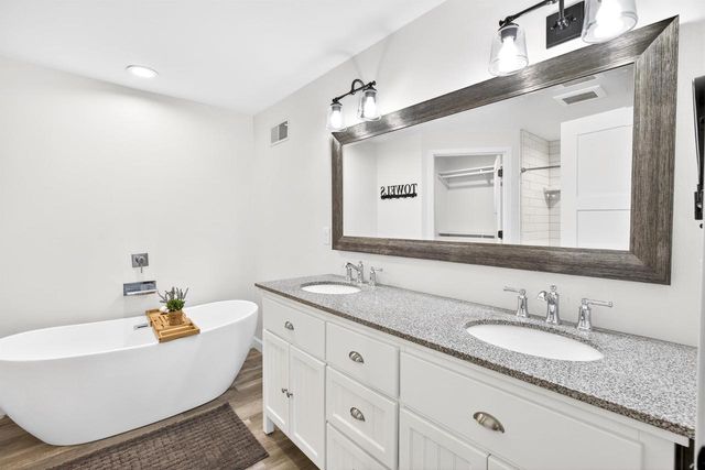 2520 W PALISADES DRIVE, Appleton, WI 54915