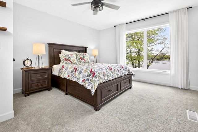 2520 W PALISADES DRIVE, Appleton, WI 54915