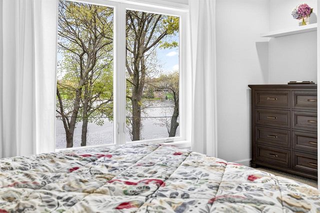2520 W PALISADES DRIVE, Appleton, WI 54915