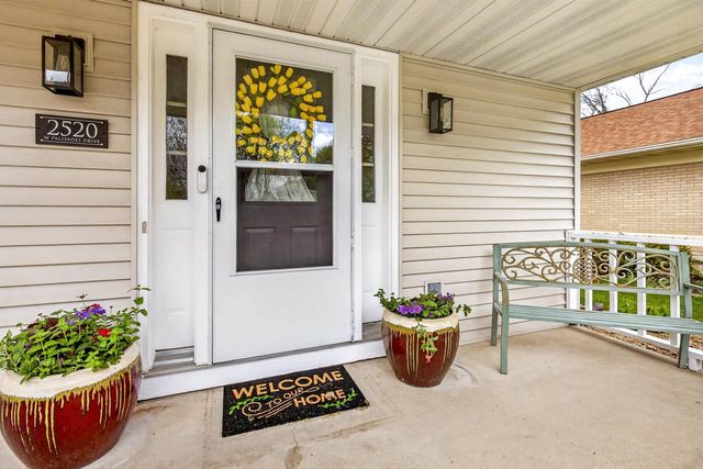 2520 W PALISADES DRIVE, Appleton, WI 54915