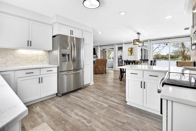 2520 W PALISADES DRIVE, Appleton, WI 54915