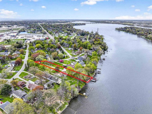 2520 W PALISADES DRIVE, Appleton, WI 54915