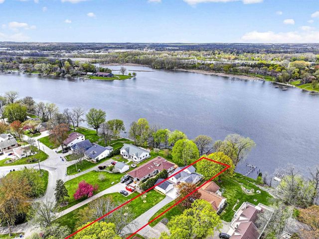 2520 W PALISADES DRIVE, Appleton, WI 54915