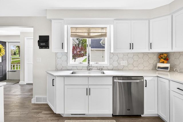 2520 W PALISADES DRIVE, Appleton, WI 54915
