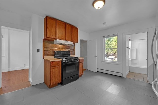 88 Tyler St, Springfield, MA 01109