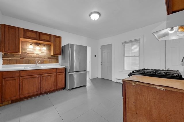 88 Tyler St, Springfield, MA 01109