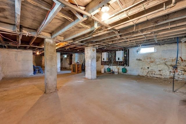 88 Tyler St, Springfield, MA 01109