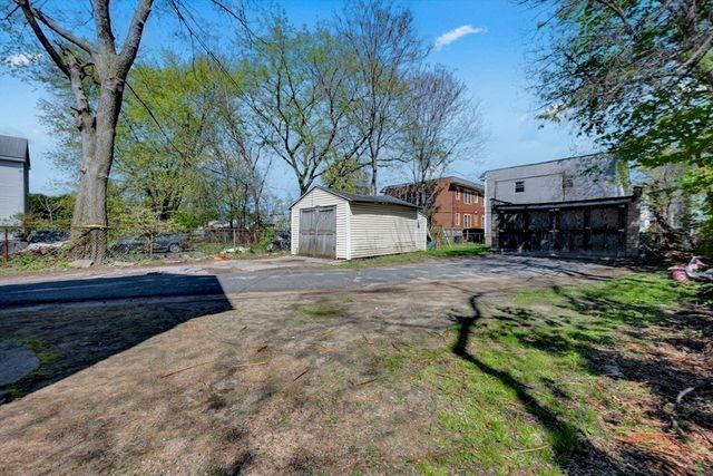 88 Tyler St, Springfield, MA 01109