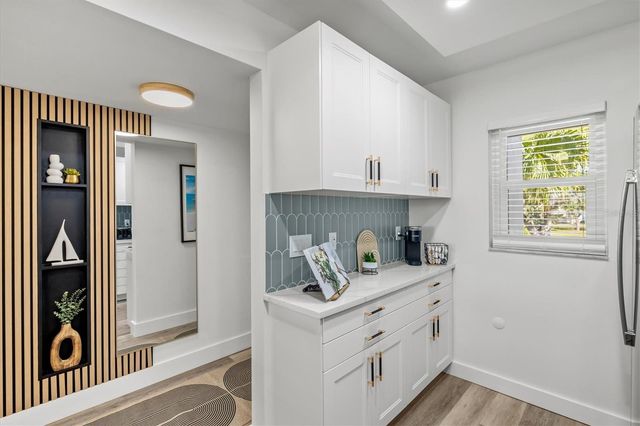 437 CERROMAR LANE 424, Venice, FL 34293