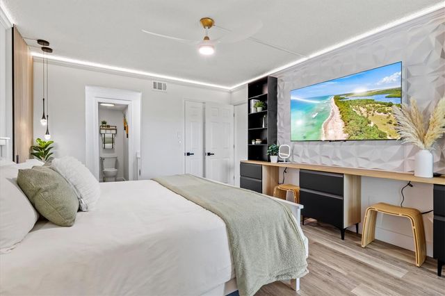437 CERROMAR LANE 424, Venice, FL 34293