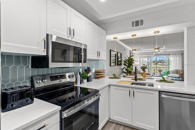 437 CERROMAR LANE 424, Venice, FL 34293