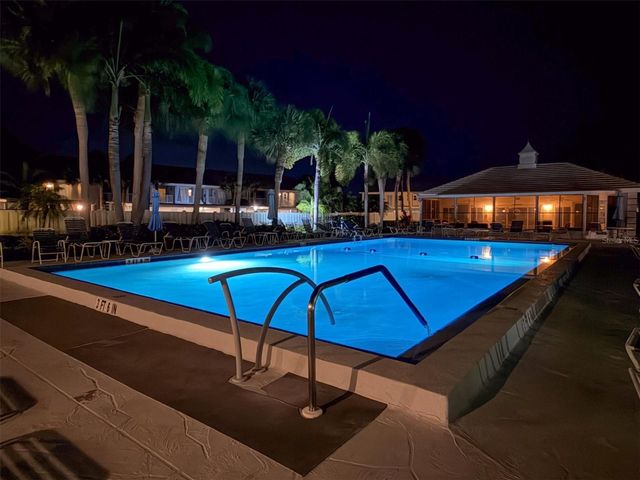 437 CERROMAR LANE 424, Venice, FL 34293