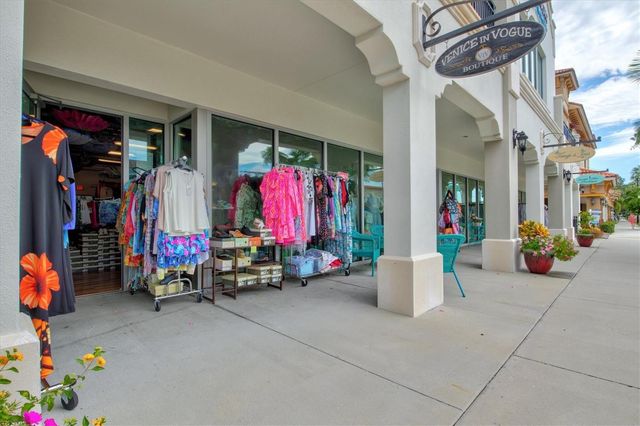 437 CERROMAR LANE 424, Venice, FL 34293