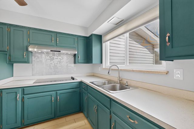 7204 Ottawa Road NE, Albuquerque, NM 87110
