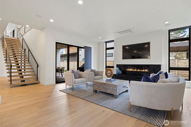 4605 108th Avenue NE, Kirkland, WA 98033