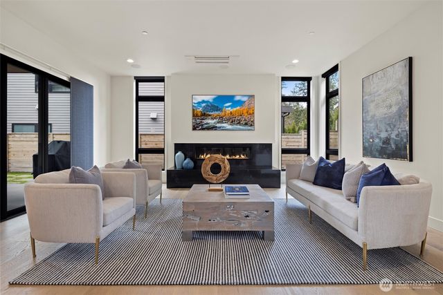 4605 108th Avenue NE, Kirkland, WA 98033