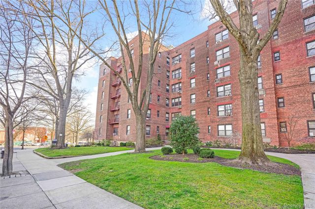 25-11 Union Street 2A, Flushing, NY 11354