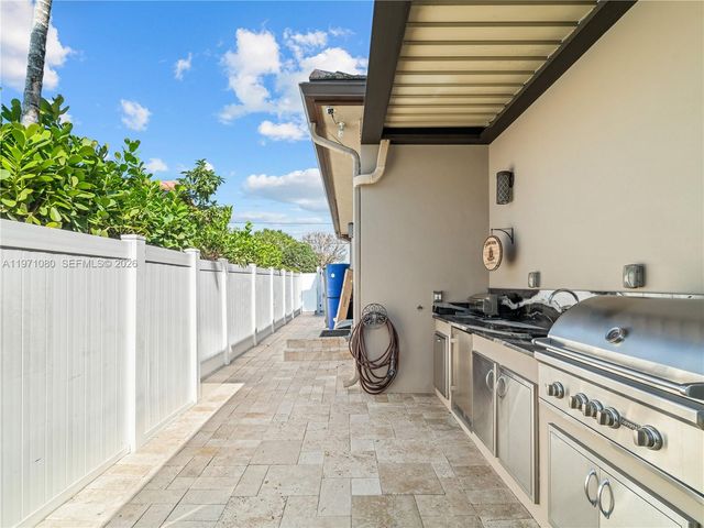 2512 SE 9th St, Pompano Beach, FL 33062